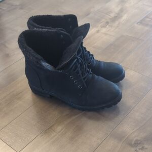 DLG Women's Black Lace-Up Boots with Cozy Lining